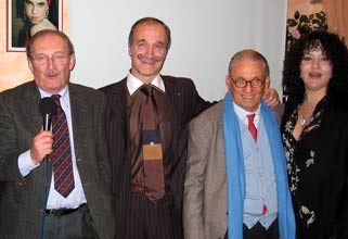 Da sinistra: il Presidente  Rognoni, il Prof. Sturla, Maurizio Mosca e l'Avv.Debora Tundo, cantante solista del Gruppo Musicale e compagna di Sturla